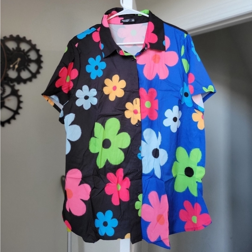 Retro Floral Split Color Button-Up Shirt – Bold Black & Blue Print 2XL - Picture 2 of 5